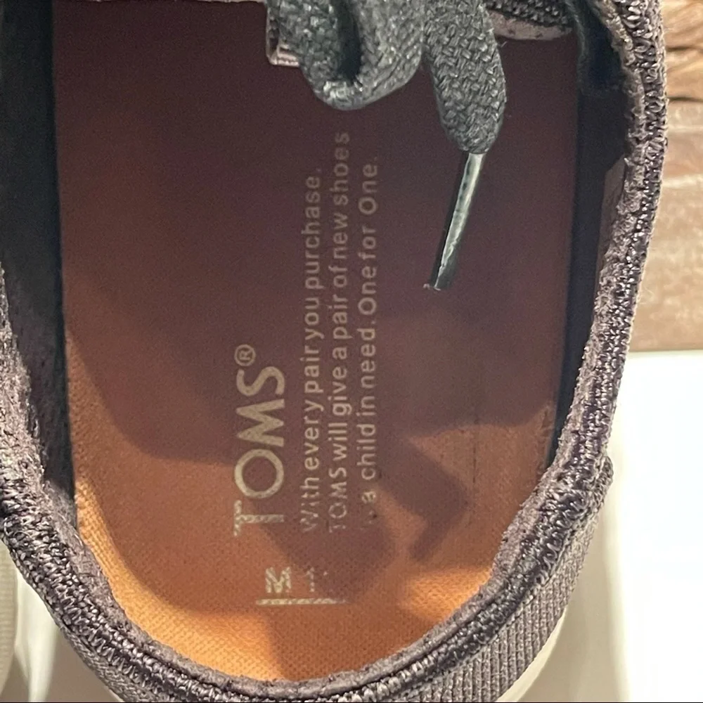 TOMS men’s shoes with laces